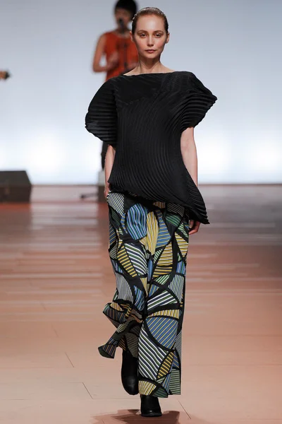 Look 10